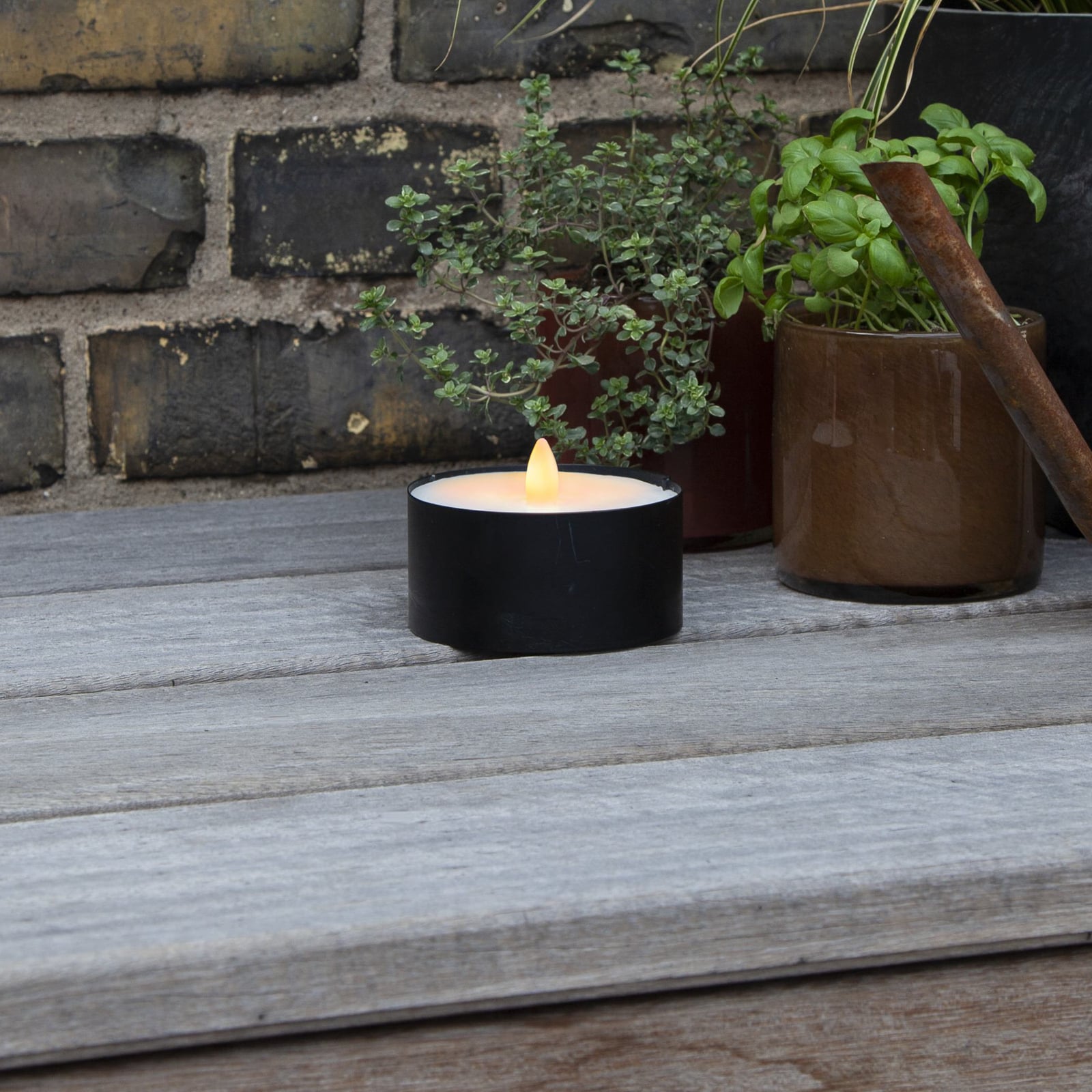 LED-kubbelys Torch Candle svart metall og voks bakside