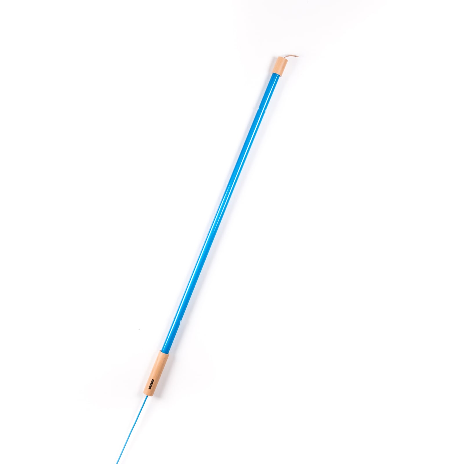 LED lampe Linea blå glass og tre detalj av treendekapper
