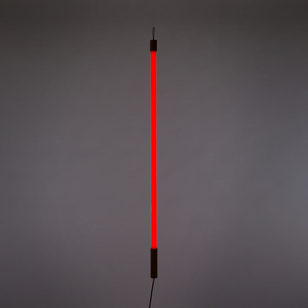 LED lampe Linea rød glass og tre 135 cm 18W forfra