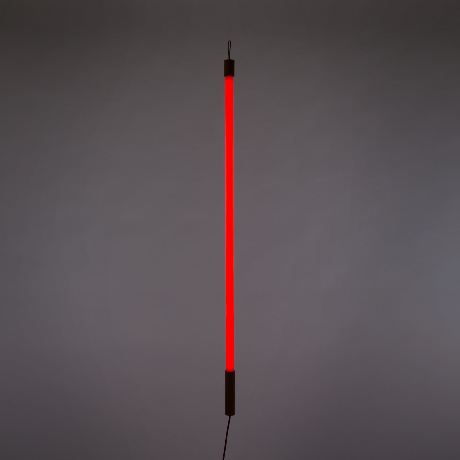 LED lampe Linea rød glass og tre 135 cm 18W forfra