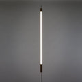 LED lampe Linea rørformet glass og tre hvit 135 cm forfra