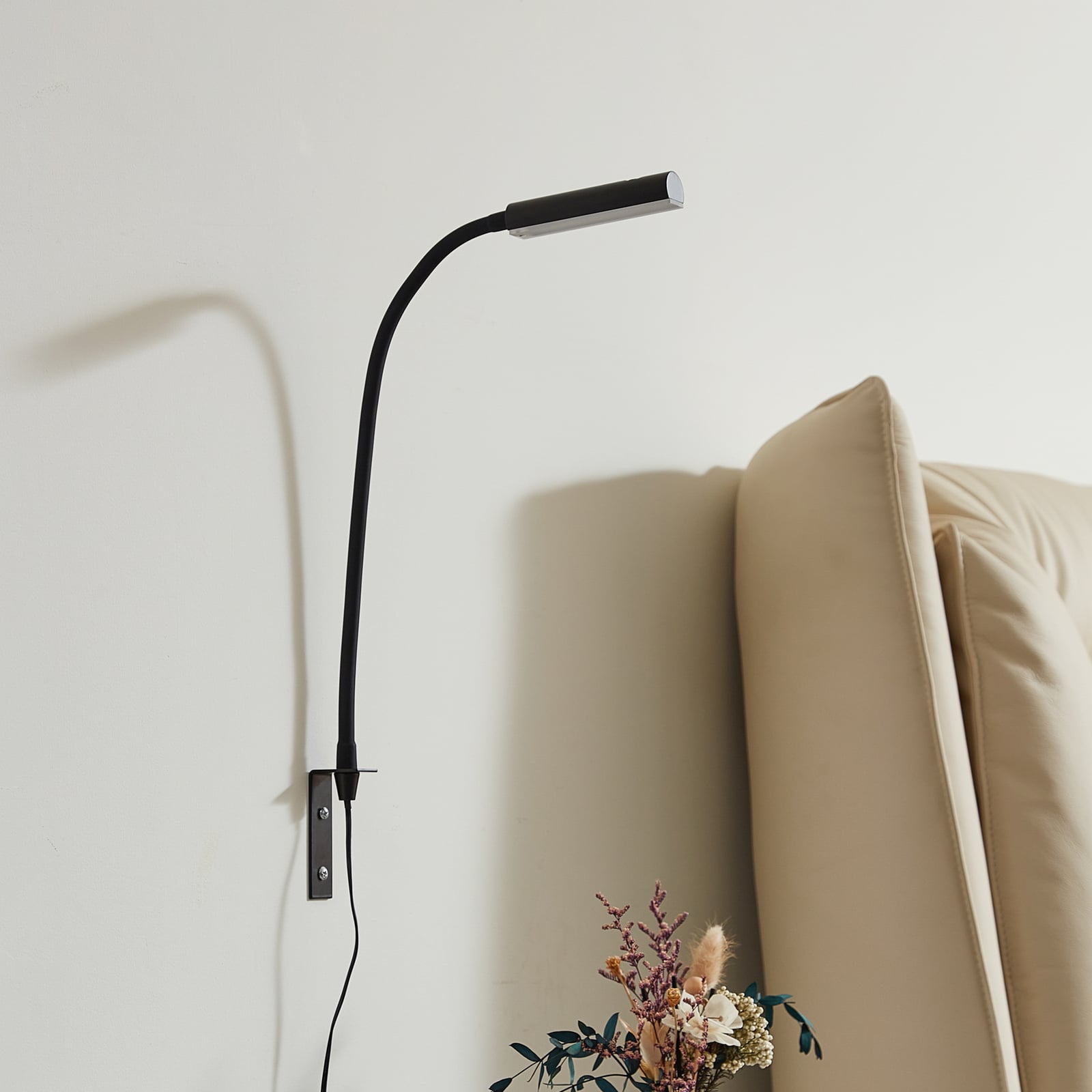 Bakside av LED leselampe Flexola svart med fleksarm dimbar 4W