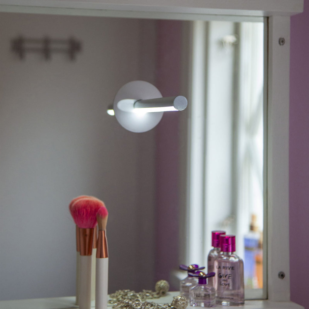 LED-list Daylight oppladbar med berøringsdimmer 20 cm i bruk ved speil