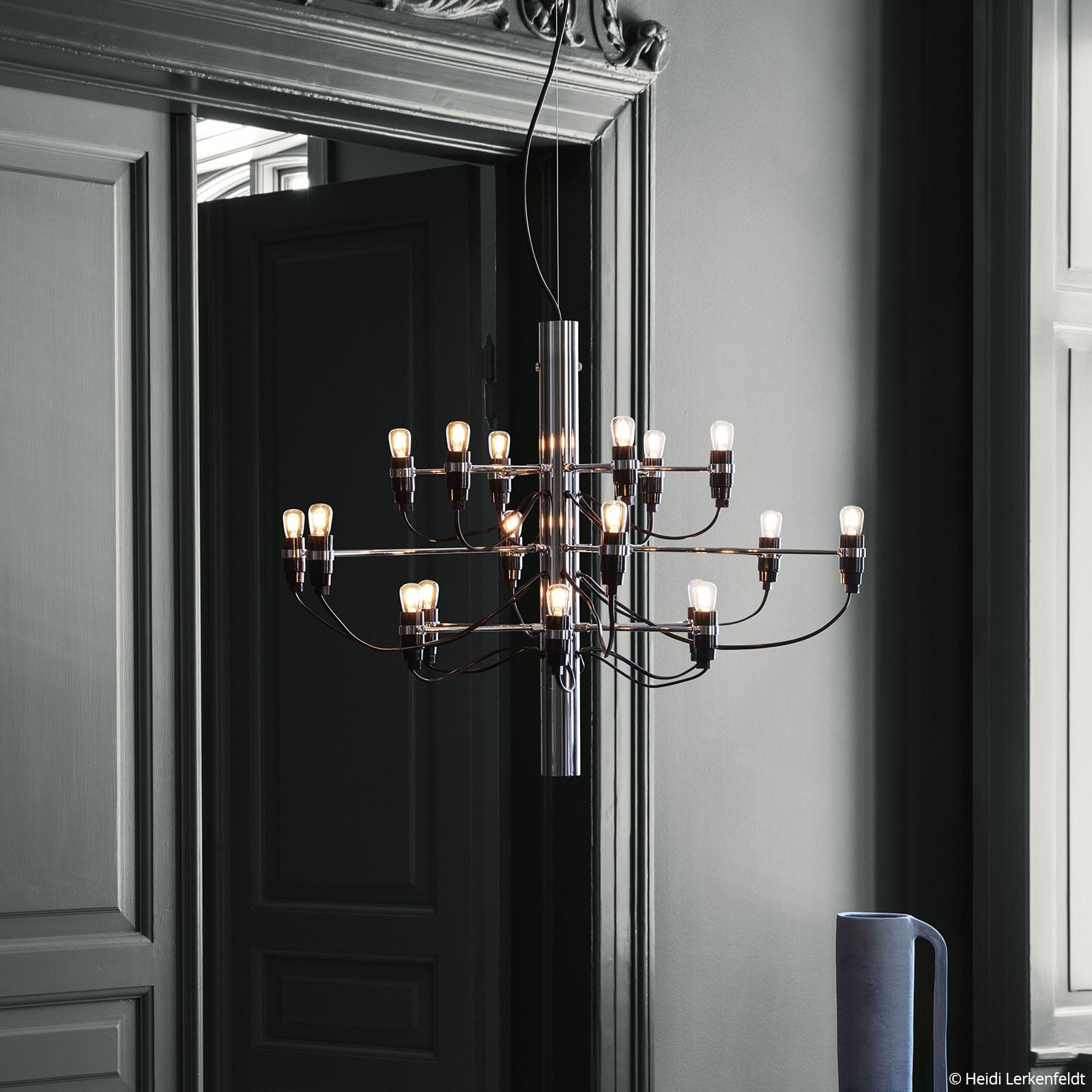Detalj av LED lysekrone 2097/18 dimbar krom Ø69 cm 18-lys