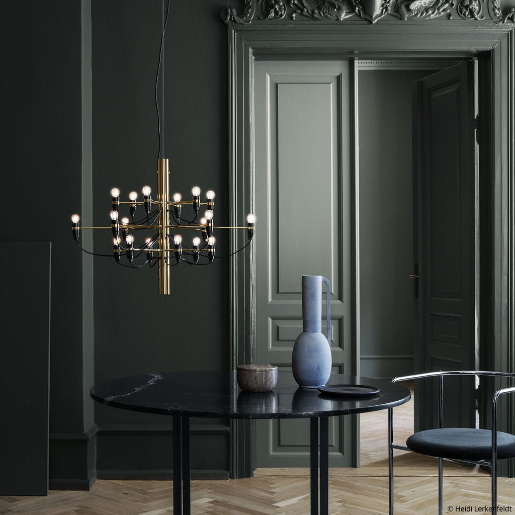 LED lysekrone 2097/18 dimbar messing 2700K Ø69 cm nærbilde av LED-lys