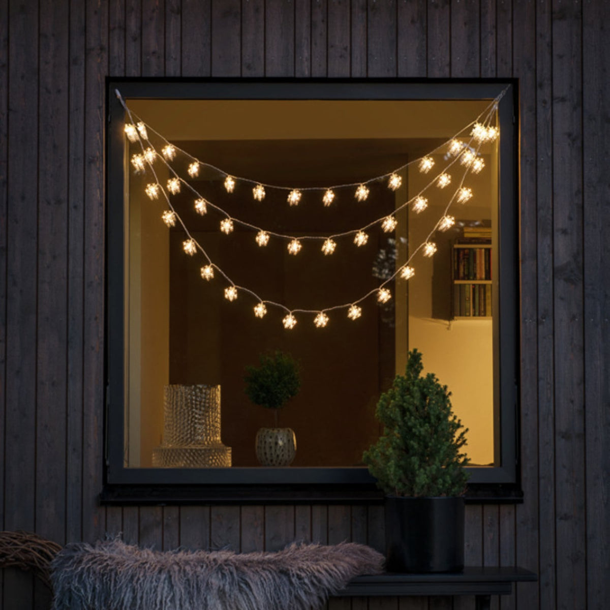 LED-lysgardin snøfnugg 44 LED varmhvit 125 cm - Konstsmide forfra