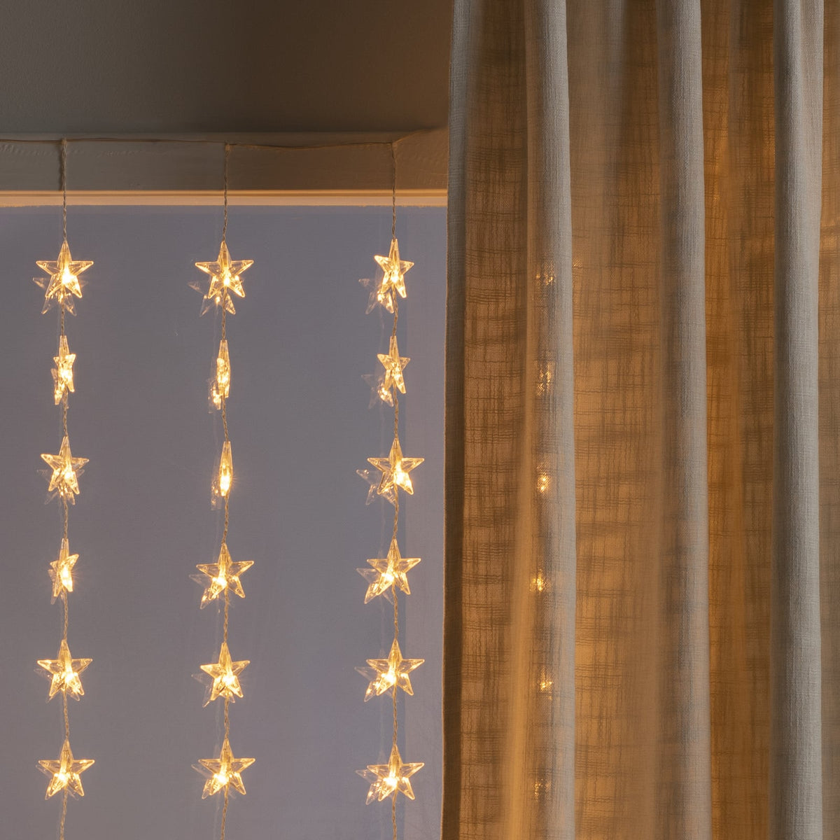 LED-lysgardin stjerner 120 lys ravgul 140x120 cm forfra