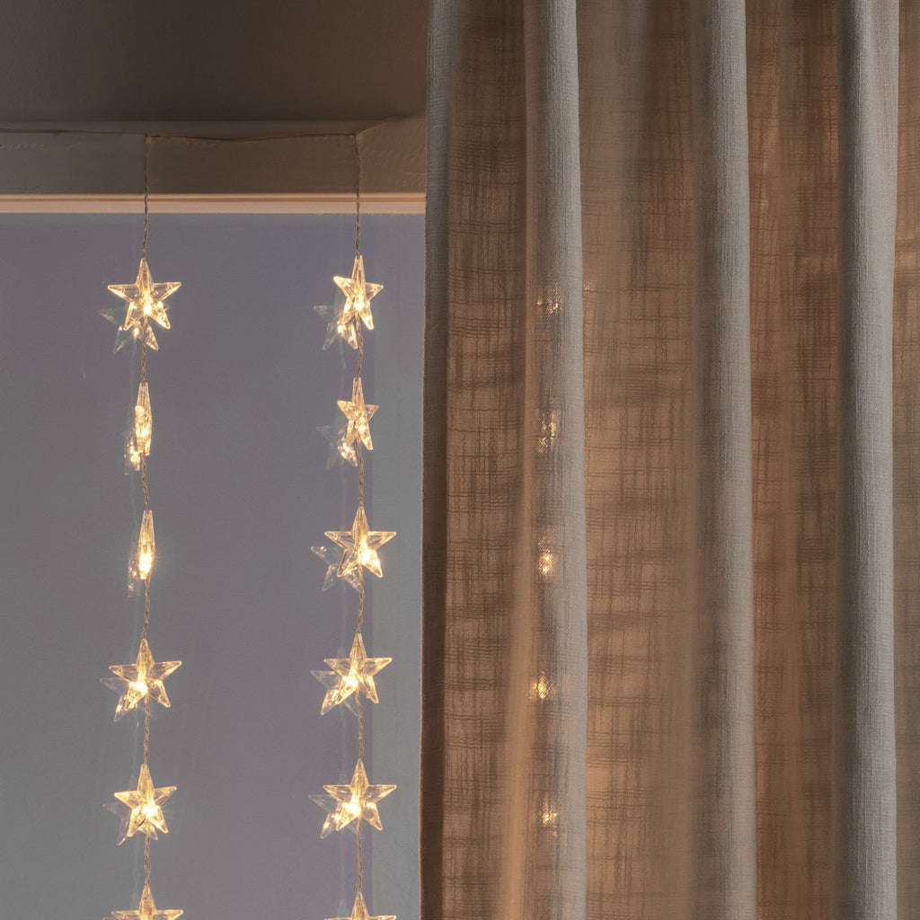 LED-lysgardin stjerner 120 lys varmhvit 140x120 cm fra fronten