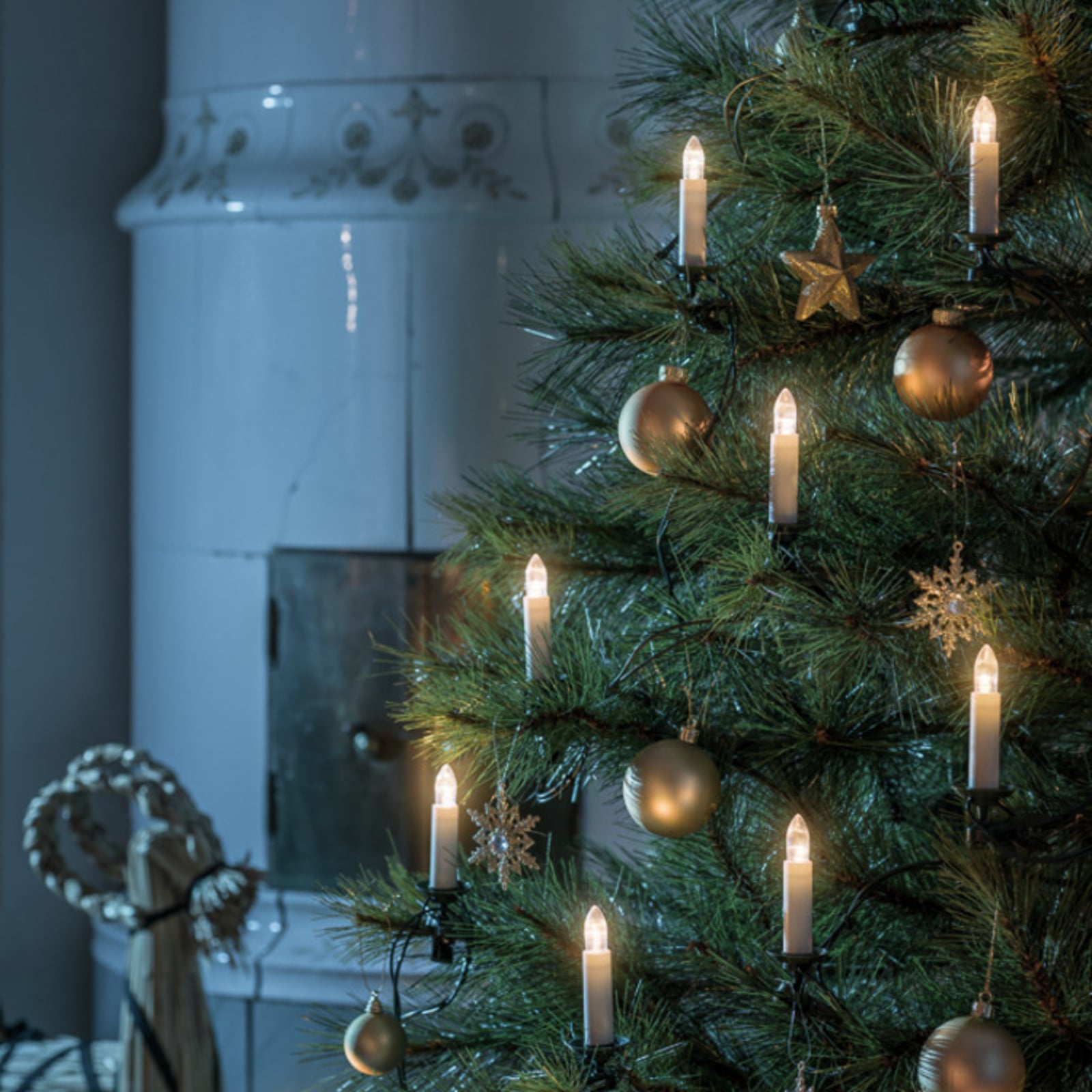 Detalj av LED lyslenke 25 ravfargede toppløker 2100K 1680 cm