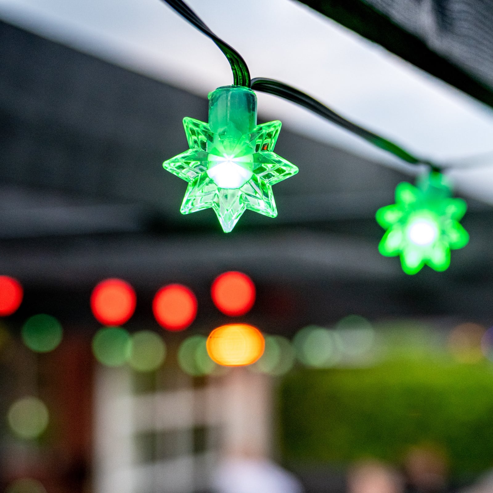 LED lyslenke 50 stjerner RGB dimbar Lite Bulb Moments montert utendørs