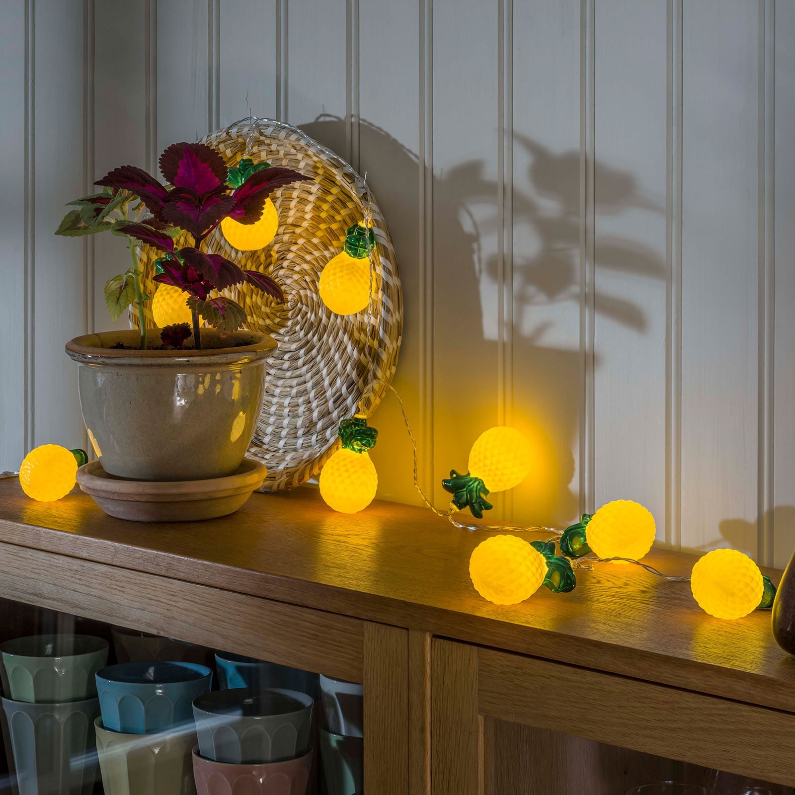 LED lyslenke ananas 10 lys batteridrevet varmhvit 180 cm forfra