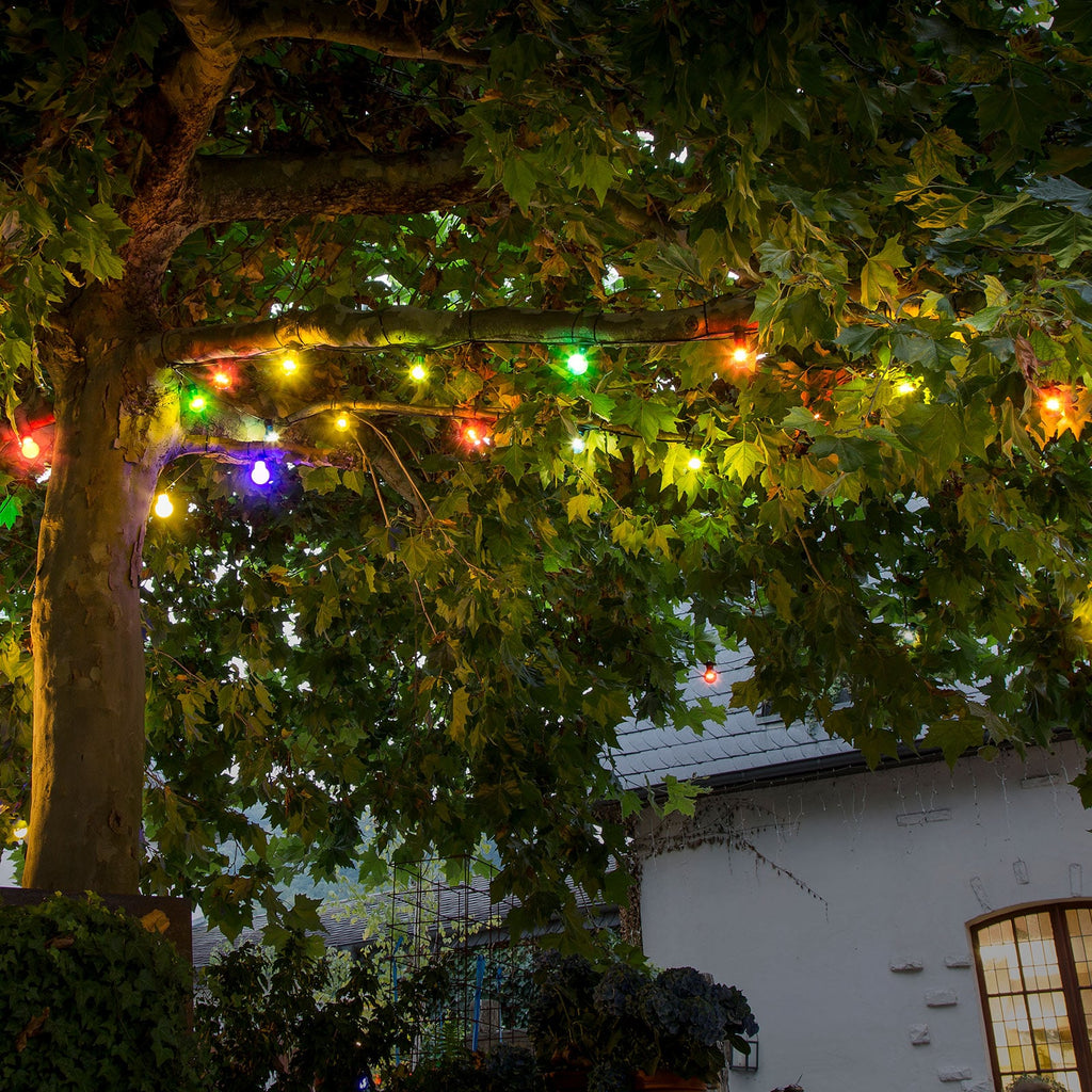 LED lyslenke Biergarten 10 lys flerfarget IP44 varmhvit detalj av pærer