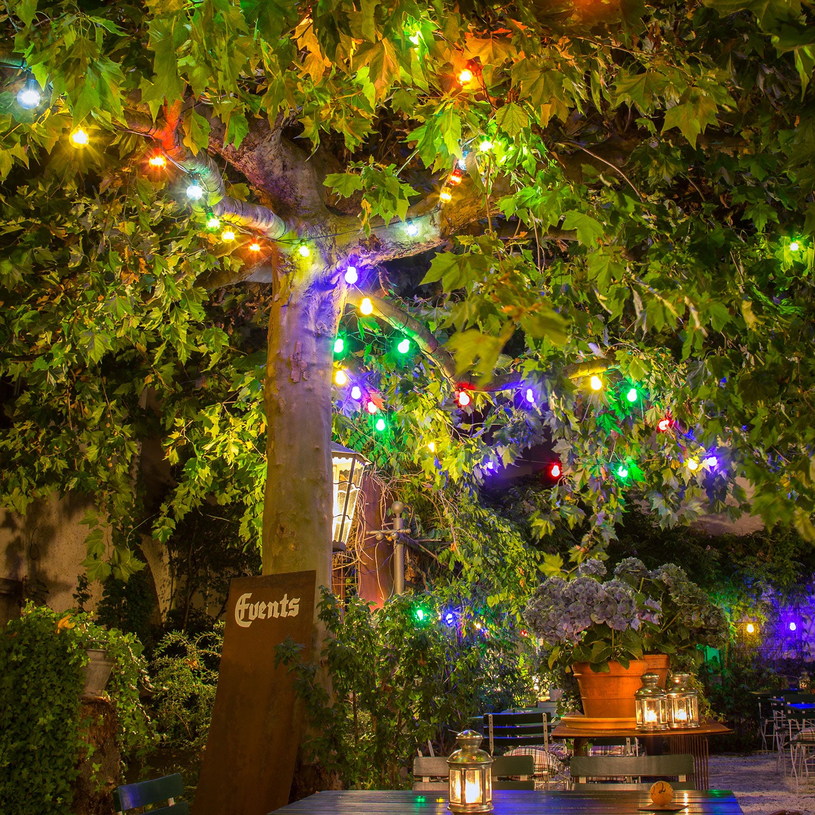 LED lyslenke Biergarten 10 lys flerfarget IP44 varmhvit montert utendørs