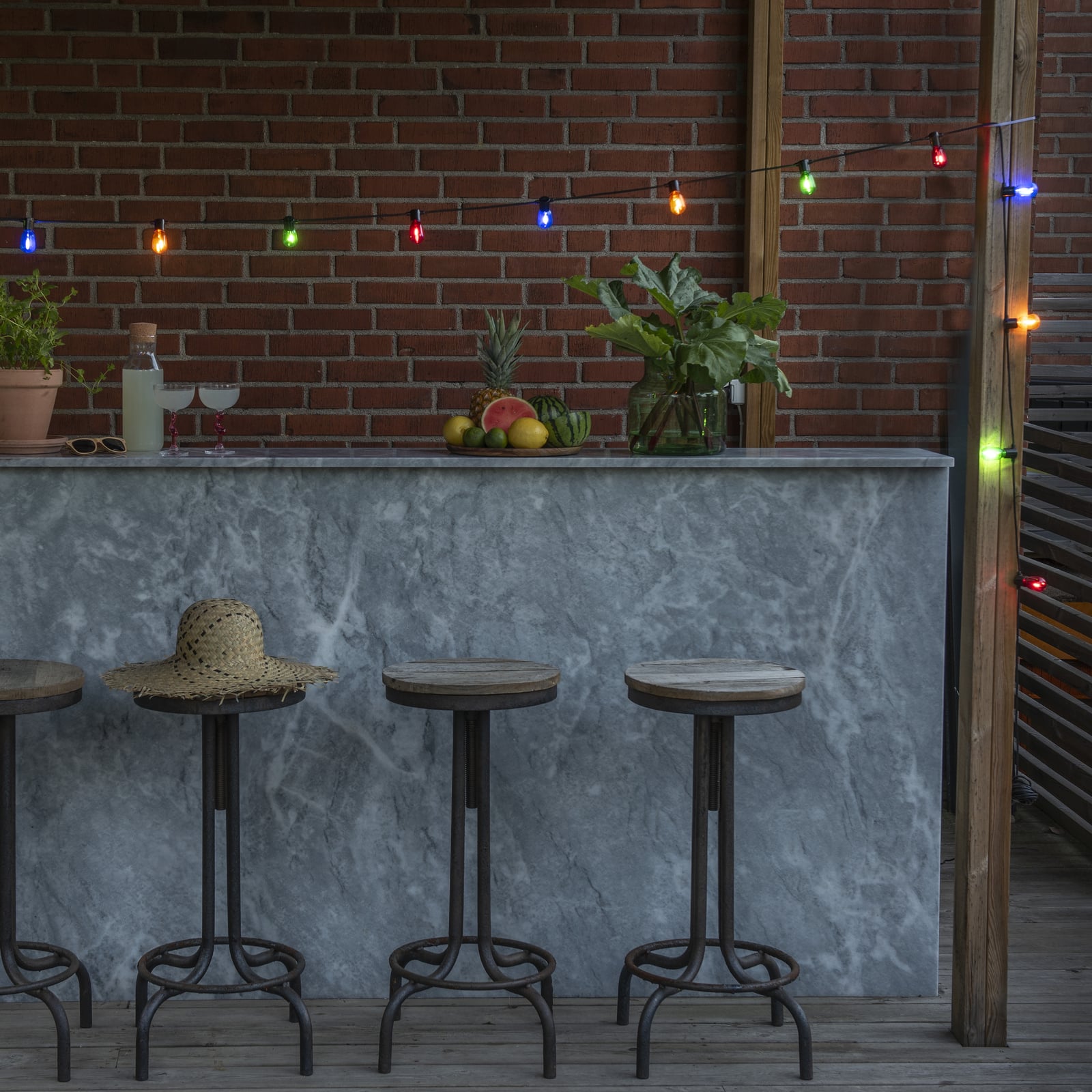 LED-lyslenke Biergarten 20 dråper flerfarget dimbar IP44 trafo og plugg