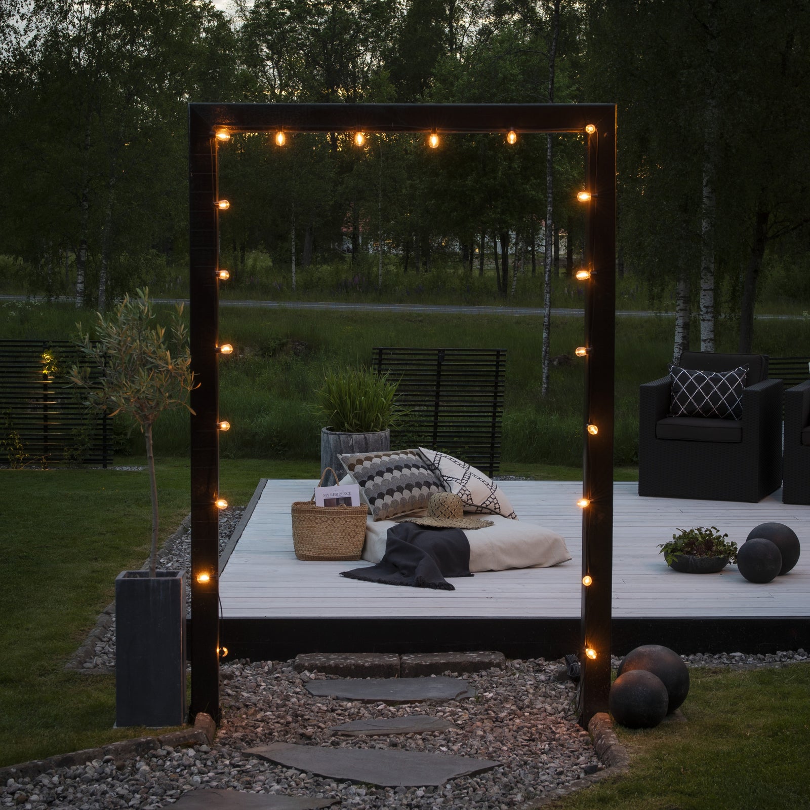 Nærbilde av LED-lyslenke Biergarten 40 dråper ravfarget dimbar IP44