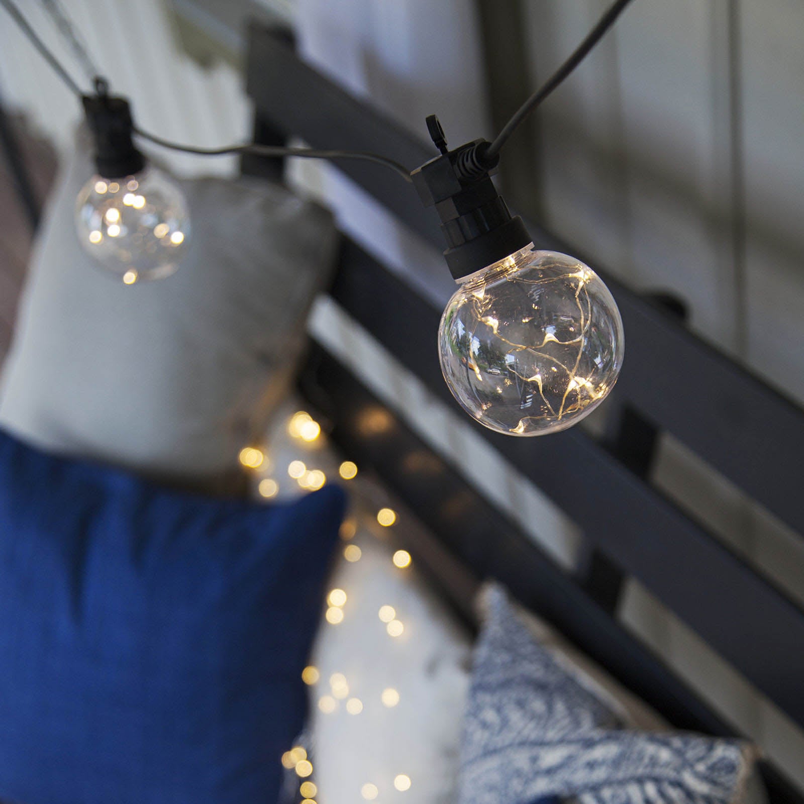 Nærbilde av Dew Drop LED-pærer i Big Circus Dew Drops lyslenke