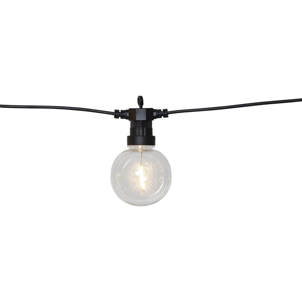 Montert LED-lyslenke Big Circus filament 10-lys 4,5 m IP44 på terrasse