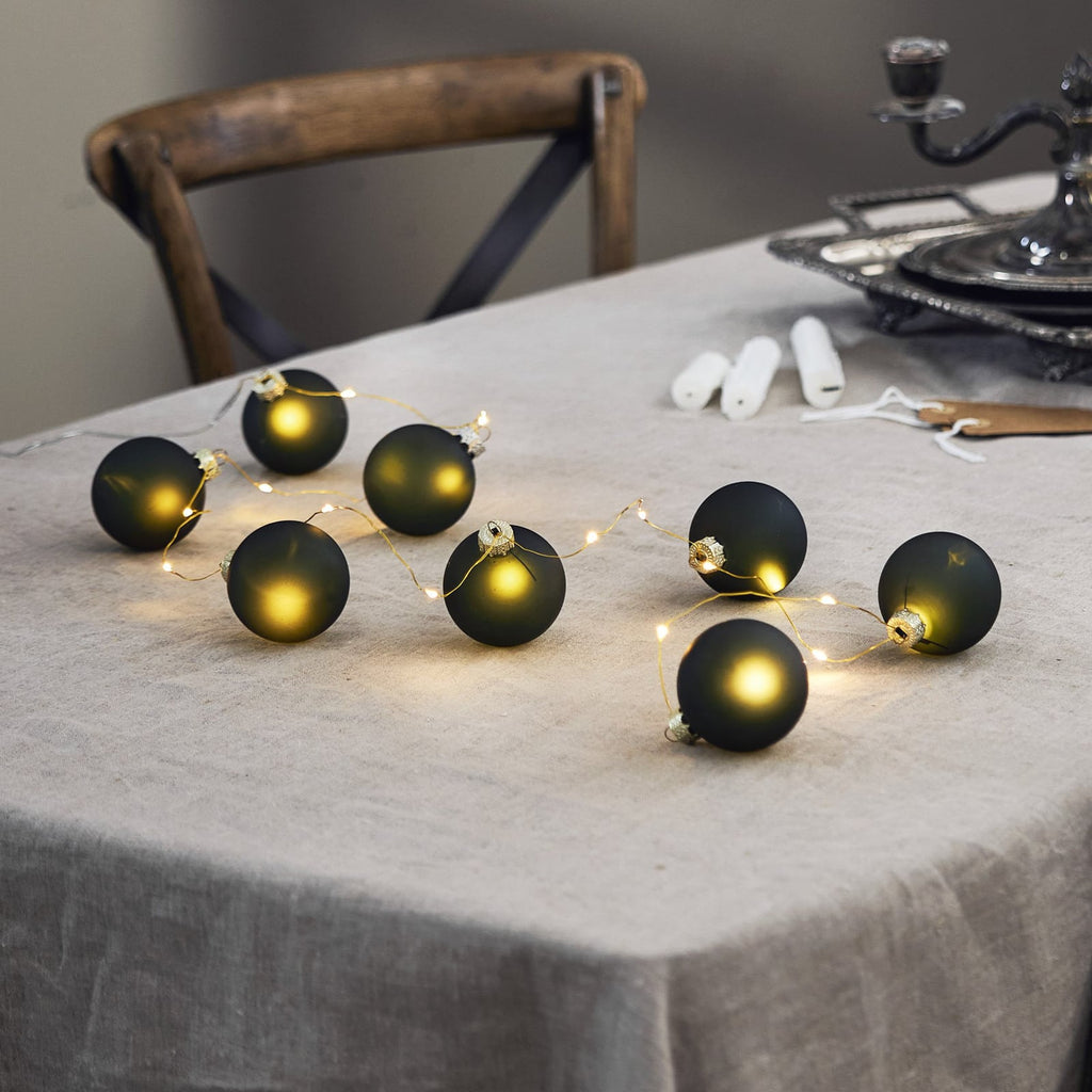 LED lyslenke Bliss 8 glasskuler mørkegrønn forfra