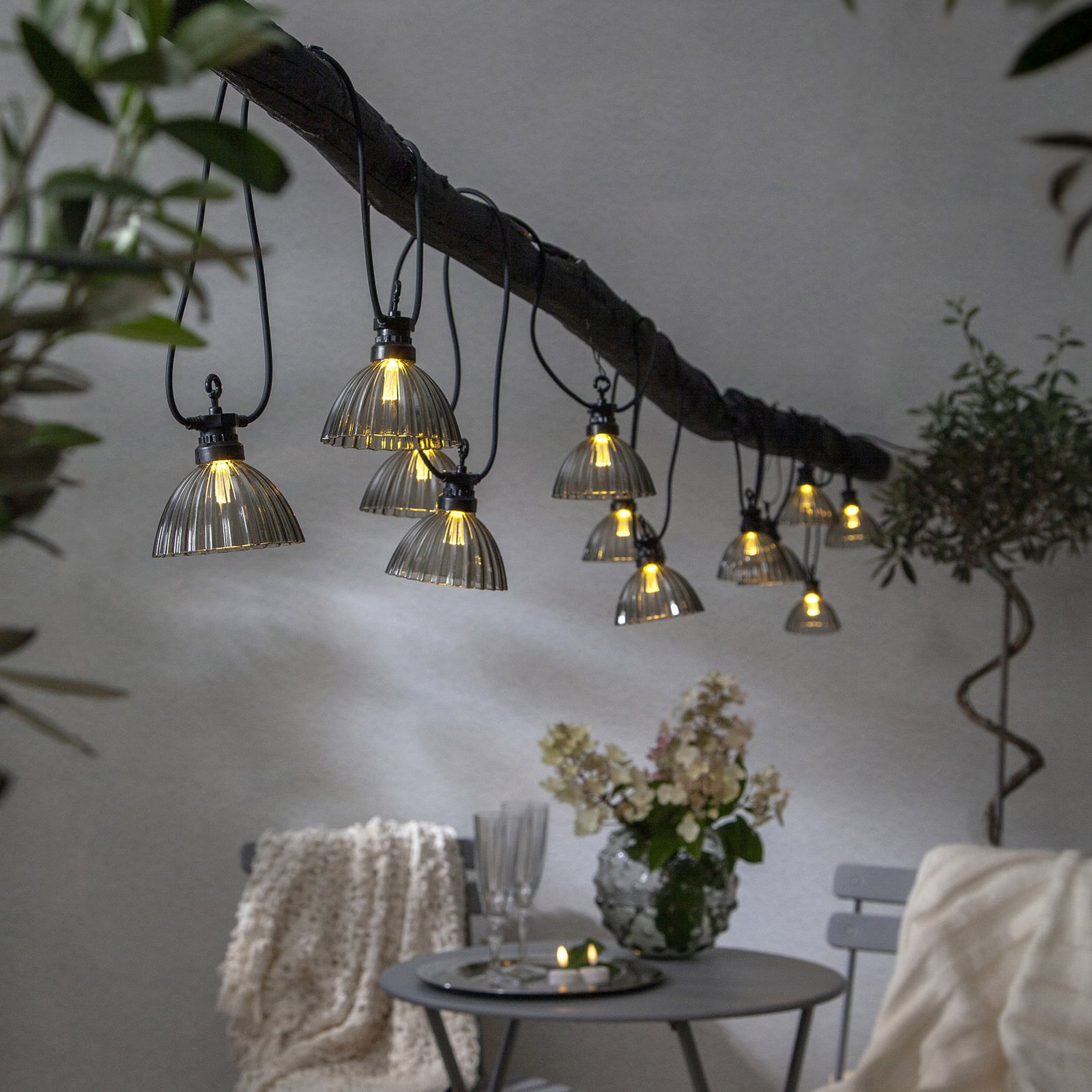 Bakside av LED lyslenke Circus Shade 12 skjermer grå IP44