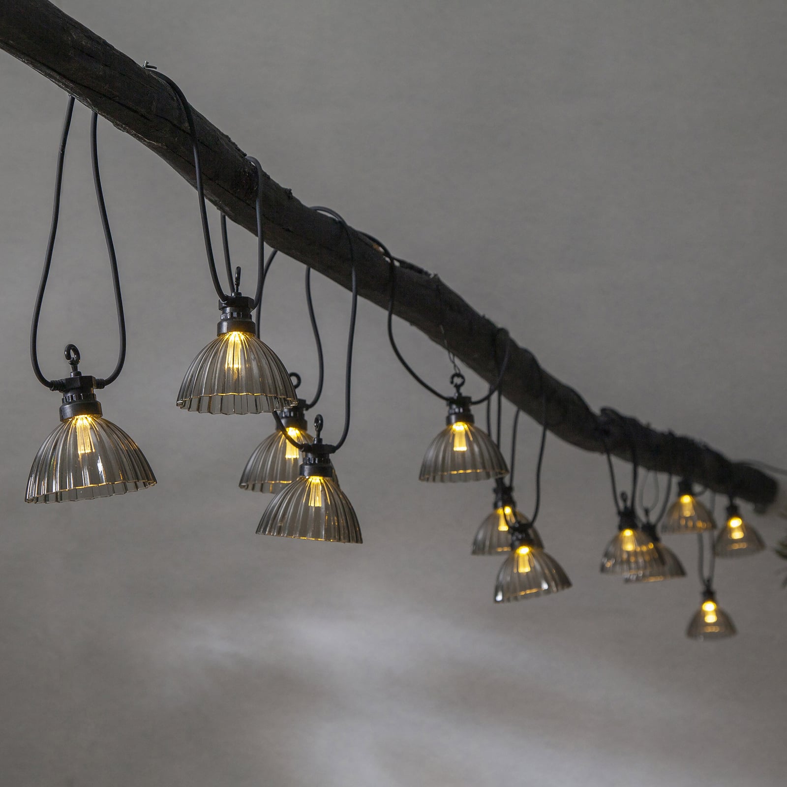 Detalj av skjerm på LED lyslenke Circus Shade 12 skjermer grå IP44