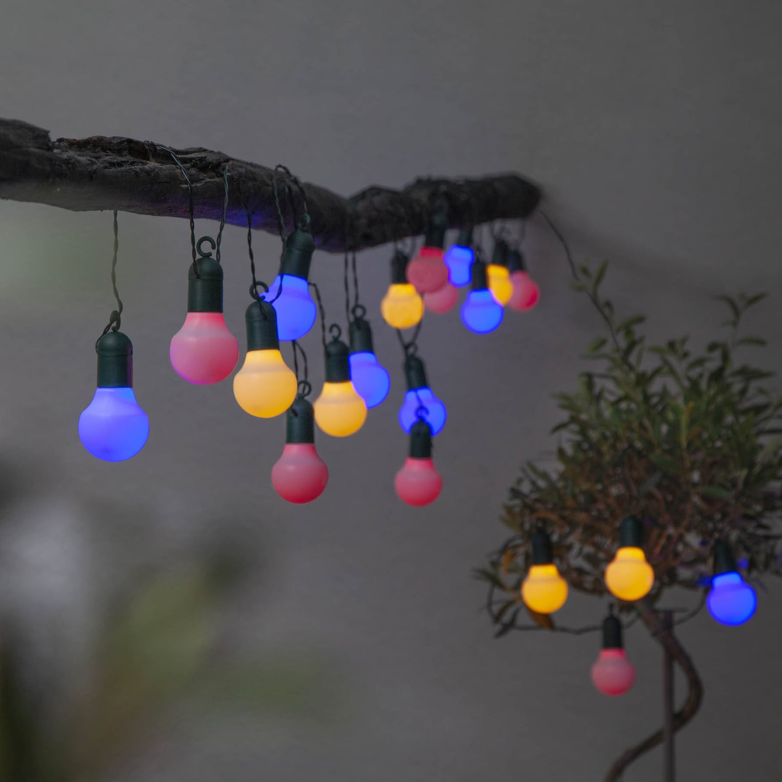 LED lyslenke Hooky RGB fargeskiftende 570 cm front