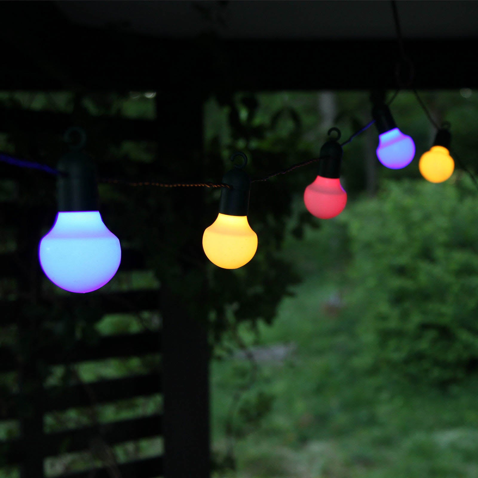 LED lyslenke Hooky RGB fargeskiftende 570 cm nærbilde av LED-pærer