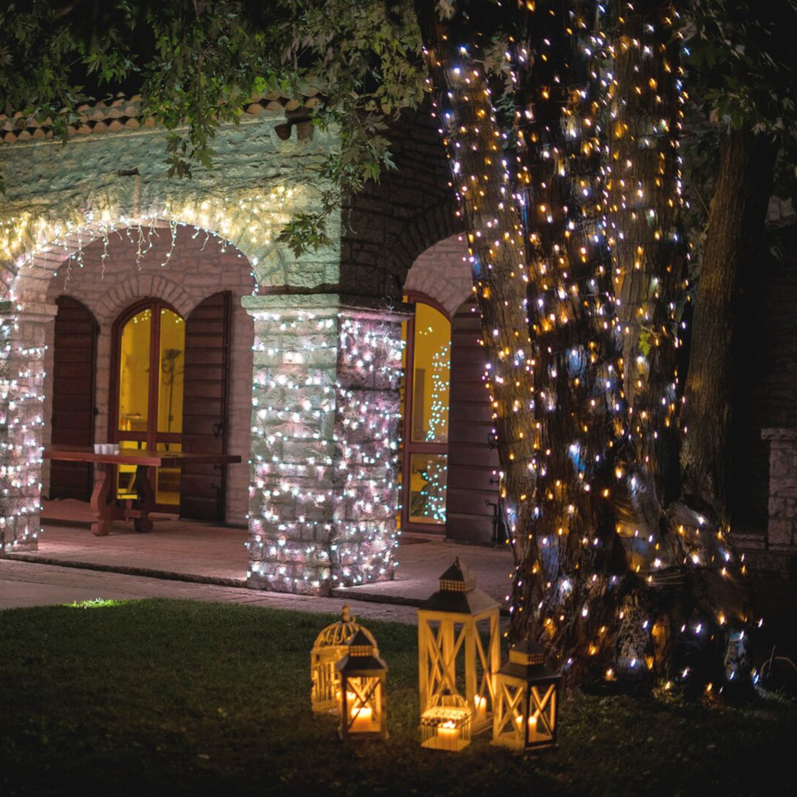 Nærbilde av LED-lyslenke Twinkly CCT 250 LED 20 m dimbar svart
