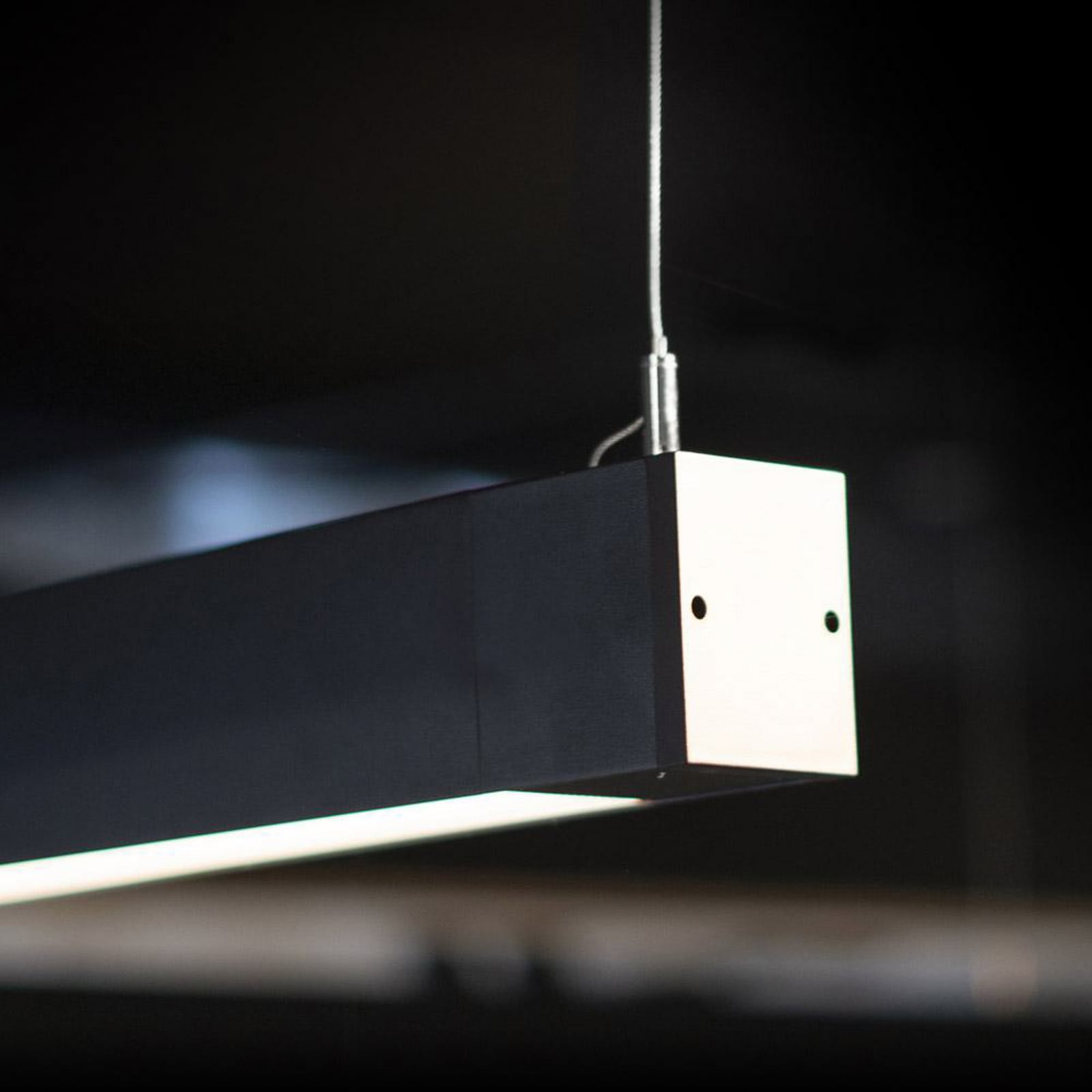 LED-lyslist CLICK svart 140 cm CCT installasjon