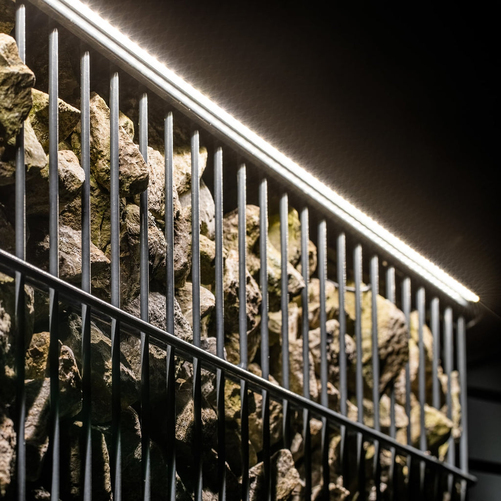 LED lyslist for gjerde aluminium 196 cm dimbar IP67 LyghtUp bakside