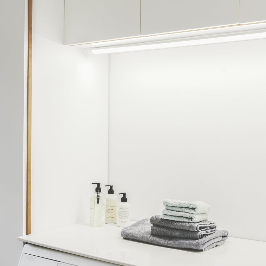 Detaljbilde av LED-lyslist Glendale hvit plast 119 cm 21W varmhvit