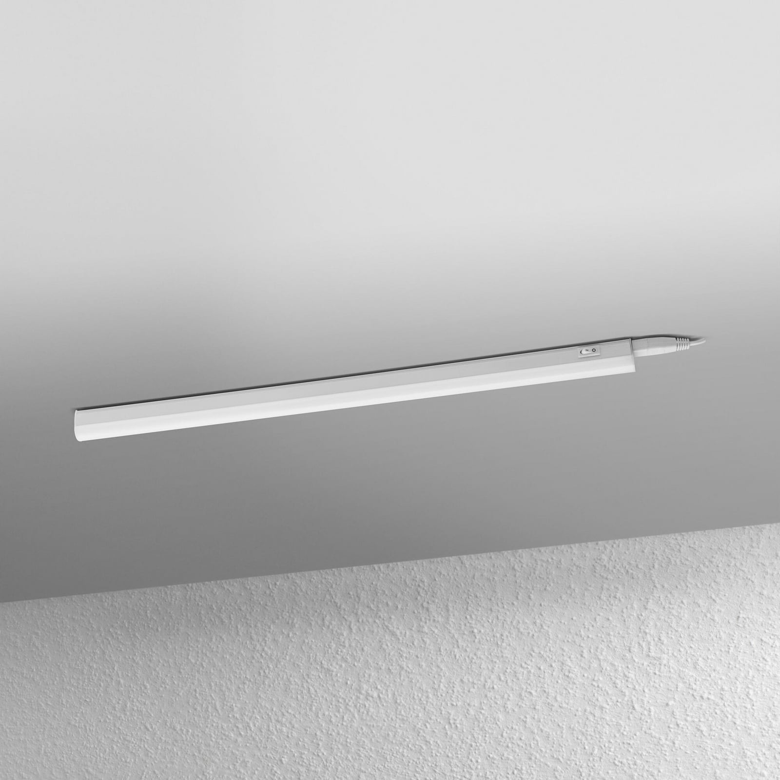 Montert LED lyslist SWITCH BATTEN med bryter 57 cm 8W 4000K hvit i rom