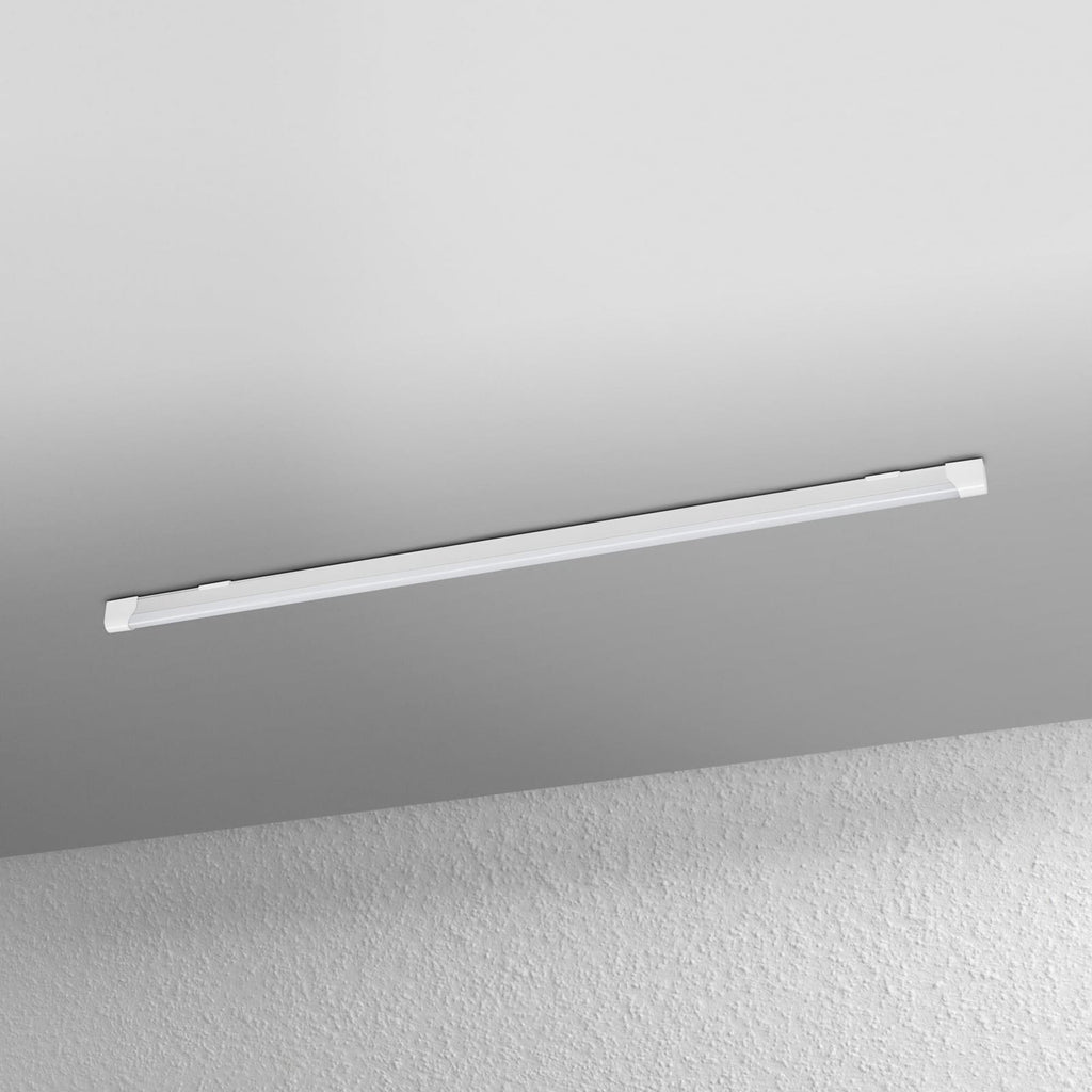 LED-lyslist VALUE BATTEN sølv 123 cm 20W 4000K montert i rom