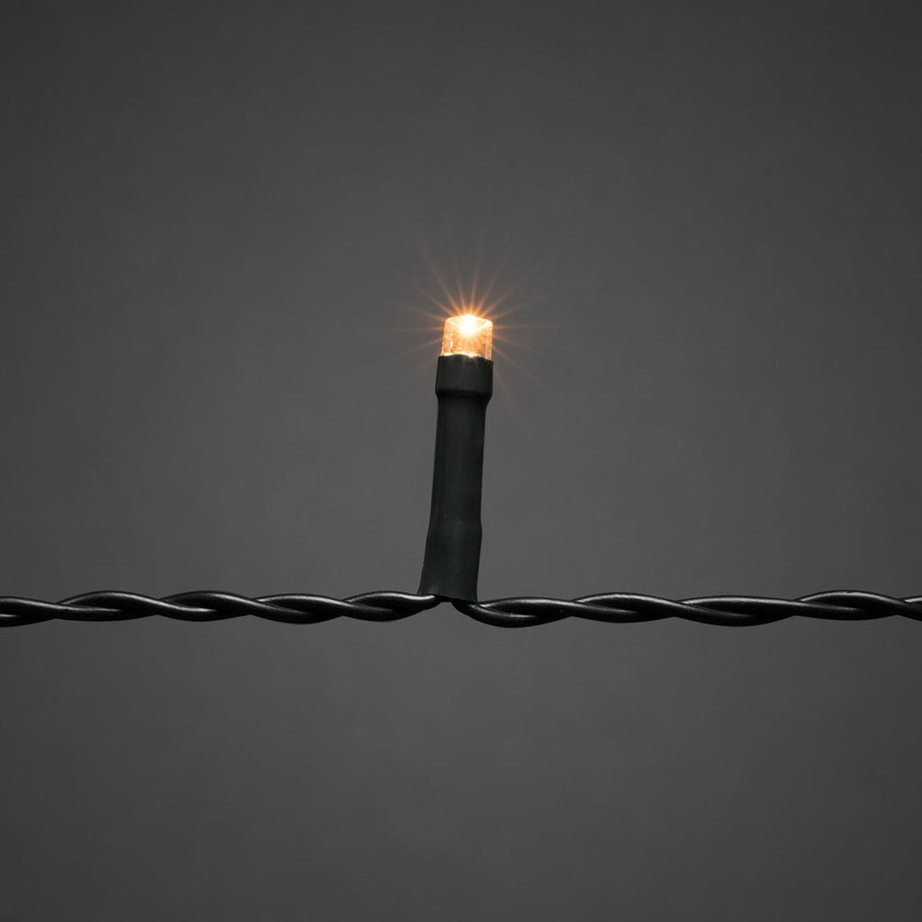 LED-lysmantel til juletre 8 strenger 240 LED IP44 - Konstsmide montert på tre