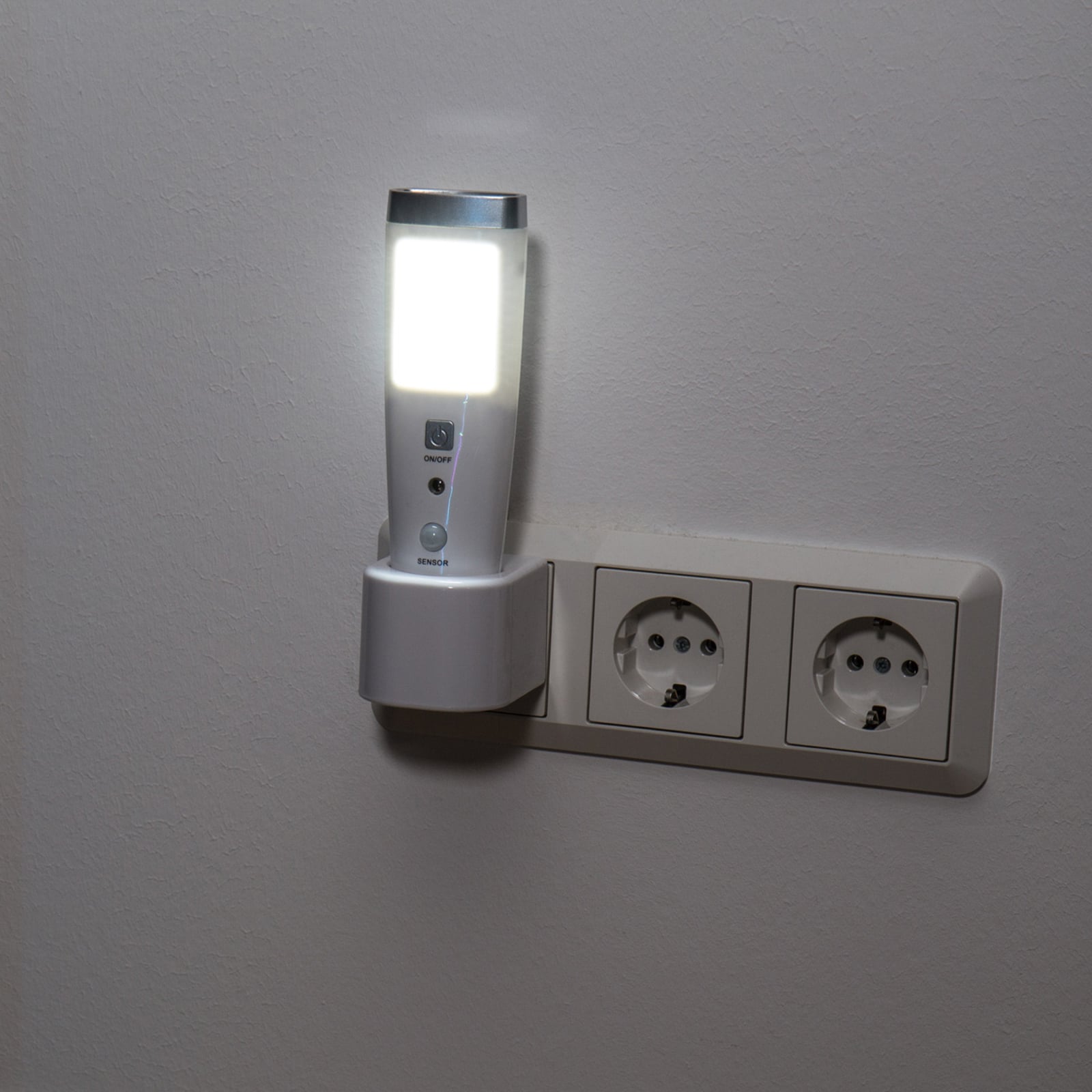 LED nattlys Casto portabelt med bevegelsessensor hvit bakside