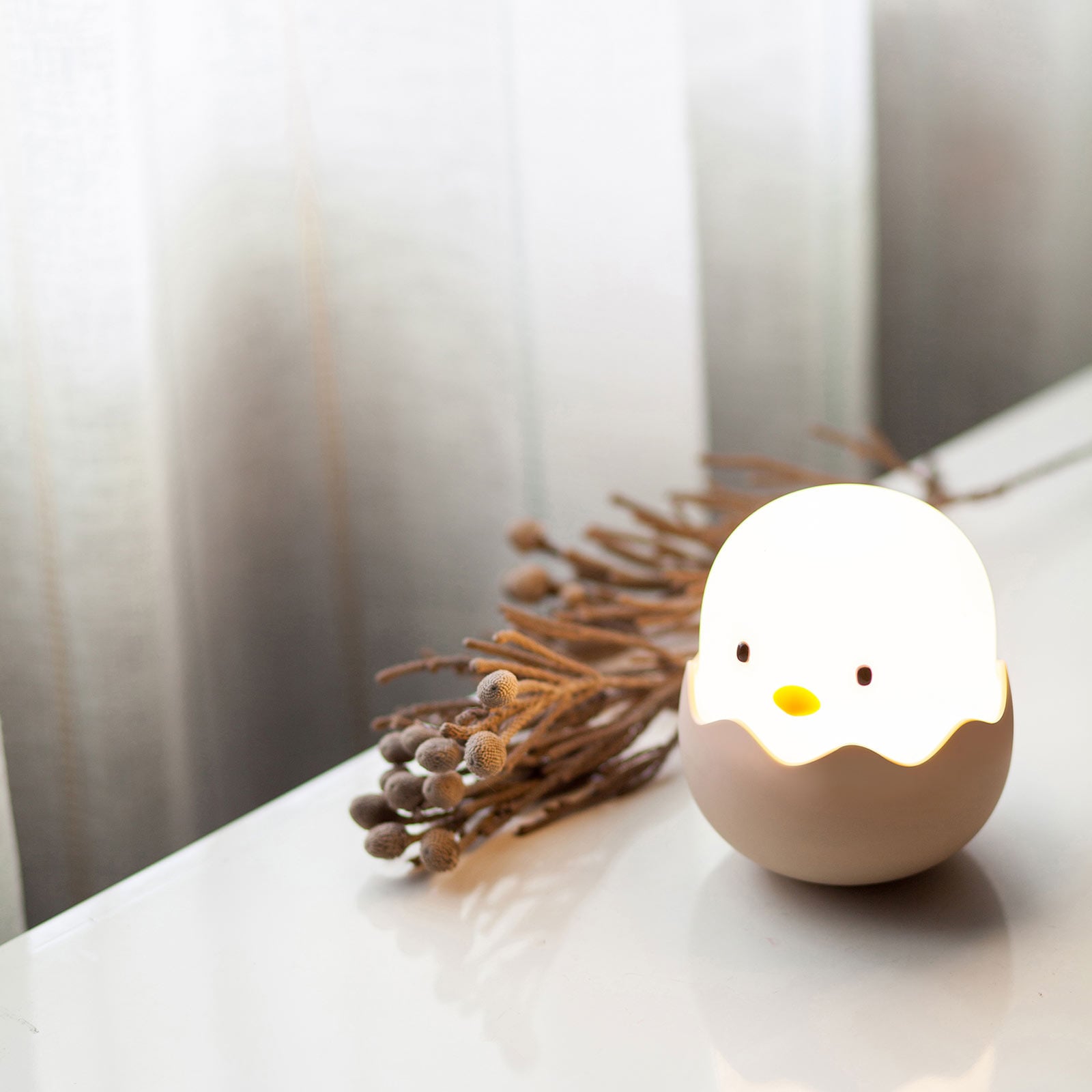 LED nattlys Eggy Egg oppladbart dimbart hvit Ø10 cm bakside