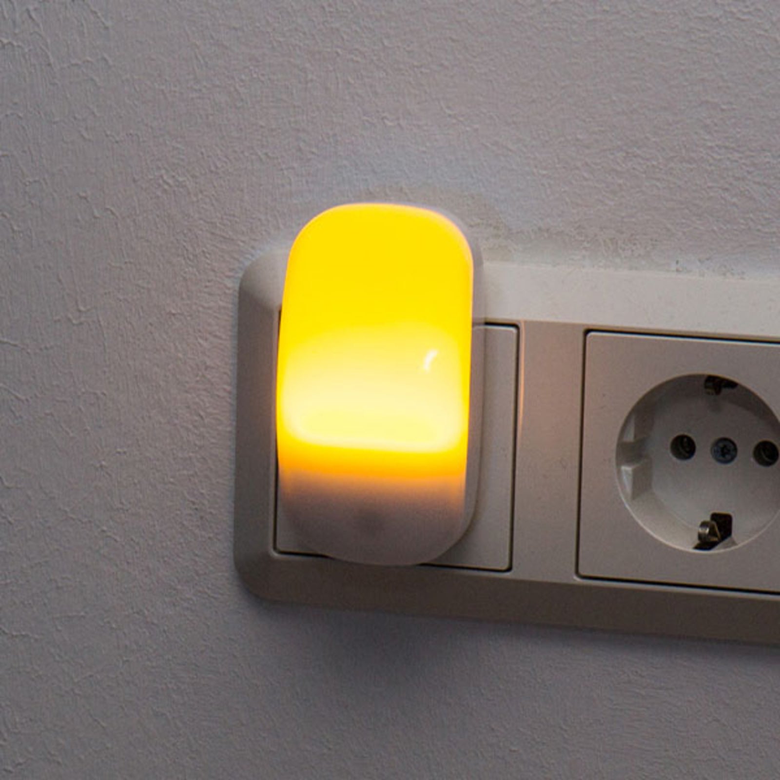 LED nattlys Juno med skumringssensor hvit bakside