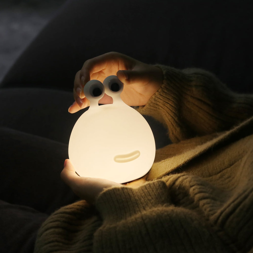 Detalj av dimmer på LED nattlys Momo Moon dimbar