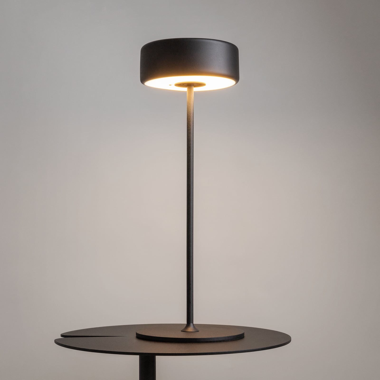 LED oppladbar bordlampe AI Collaboration svart CCT dimbar forfra