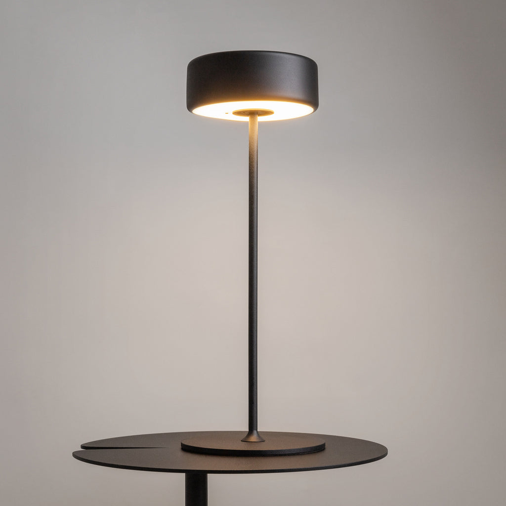 LED oppladbar bordlampe AI Collaboration svart CCT dimbar forfra