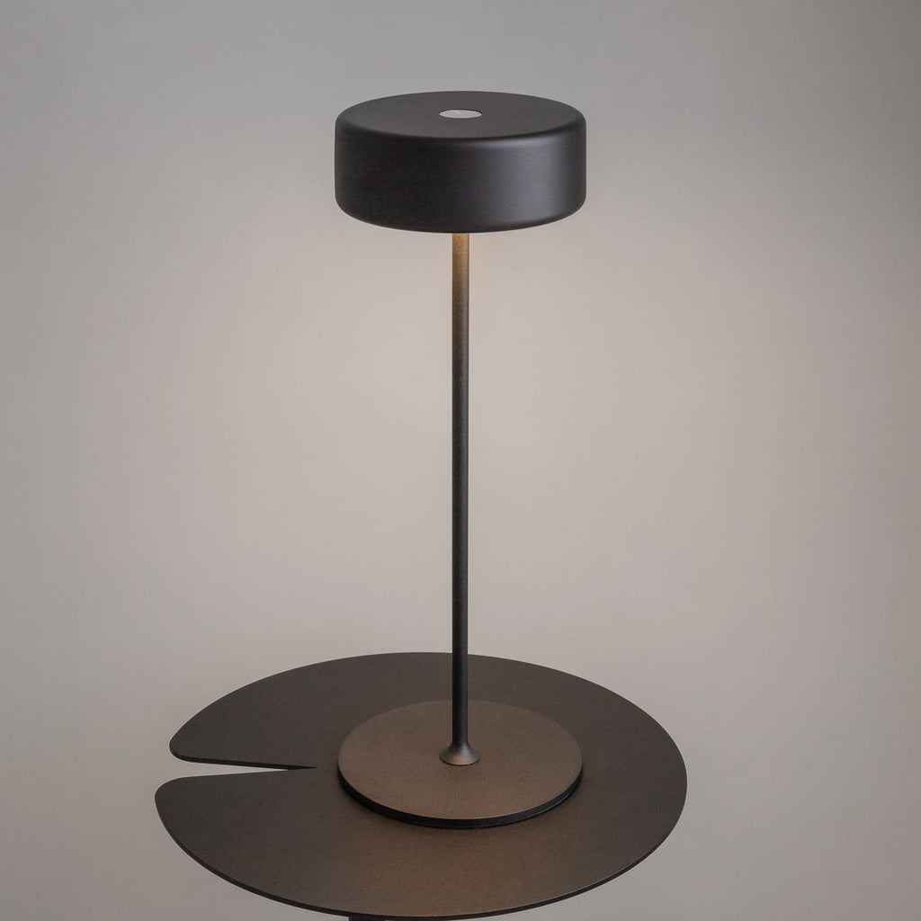LED oppladbar bordlampe AI Collaboration svart CCT dimbar nærbilde av lampehode