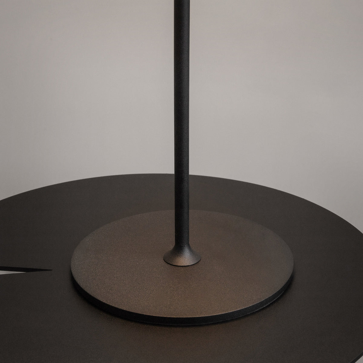 LED oppladbar bordlampe AI Collaboration svart CCT dimbar med aluminiumsfot