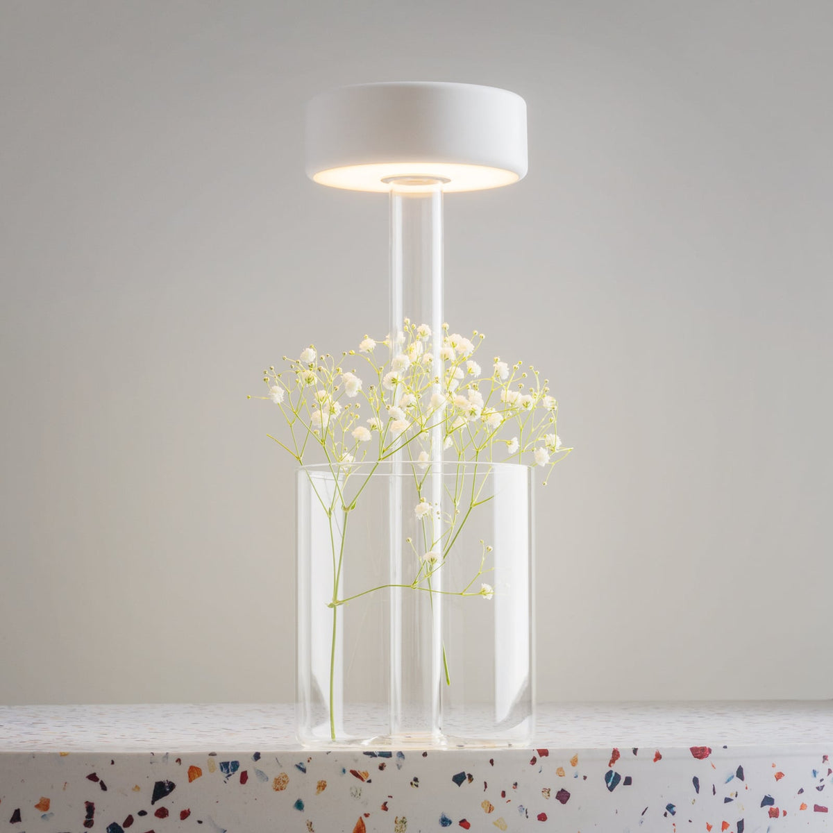 LED oppladbar bordlampe AI Collaboration glass hvit forfra
