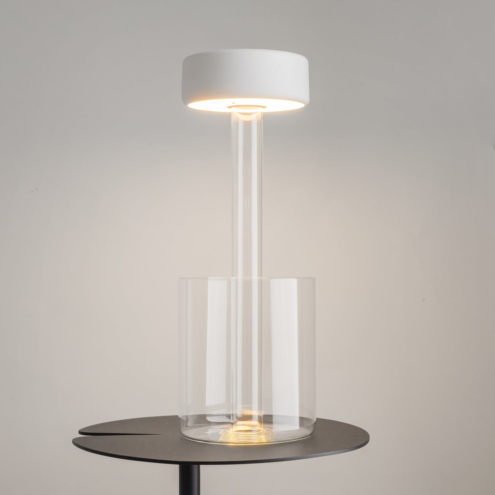 LED oppladbar bordlampe AI Collaboration glass hvit nærbilde av lysmodul