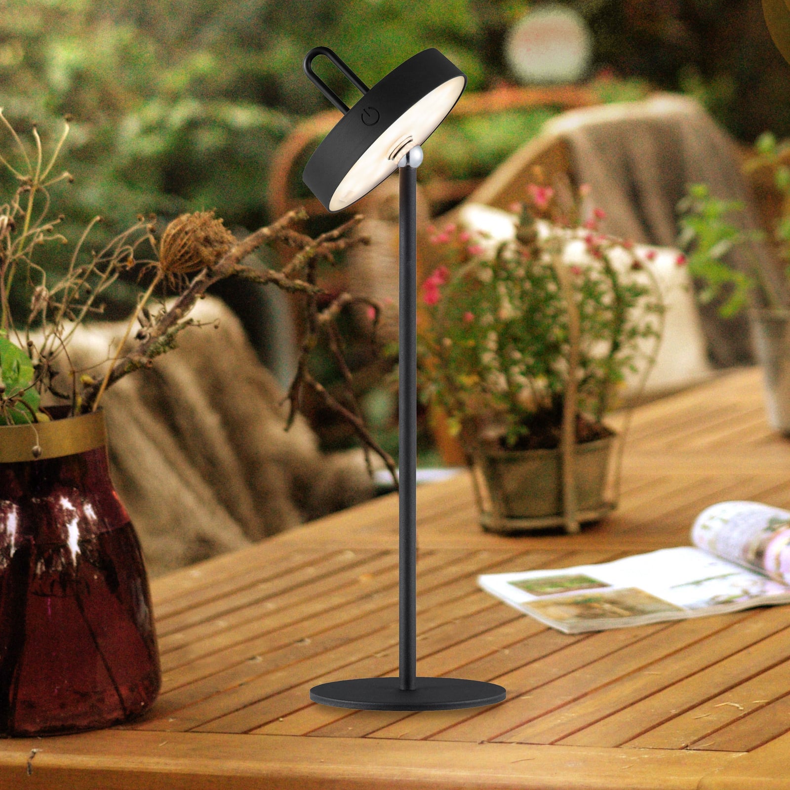 LED oppladbar bordlampe Amag svart jern dimbar IP44 forfra