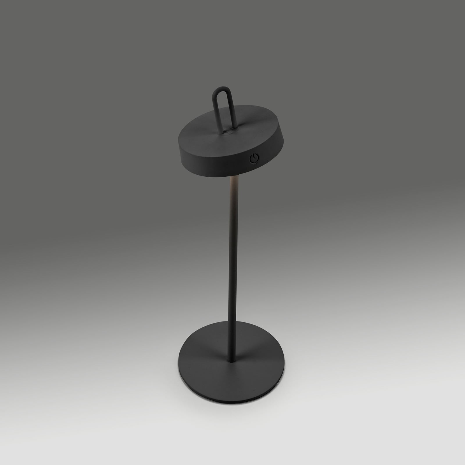 Nærbilde av dimmer på LED oppladbar bordlampe Amag svart jern dimbar IP44