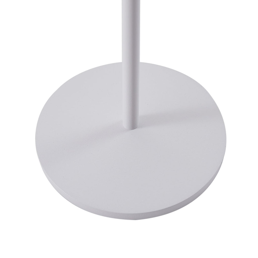 LED oppladbar bordlampe Arietty dimbar hvit IP65 på balkong