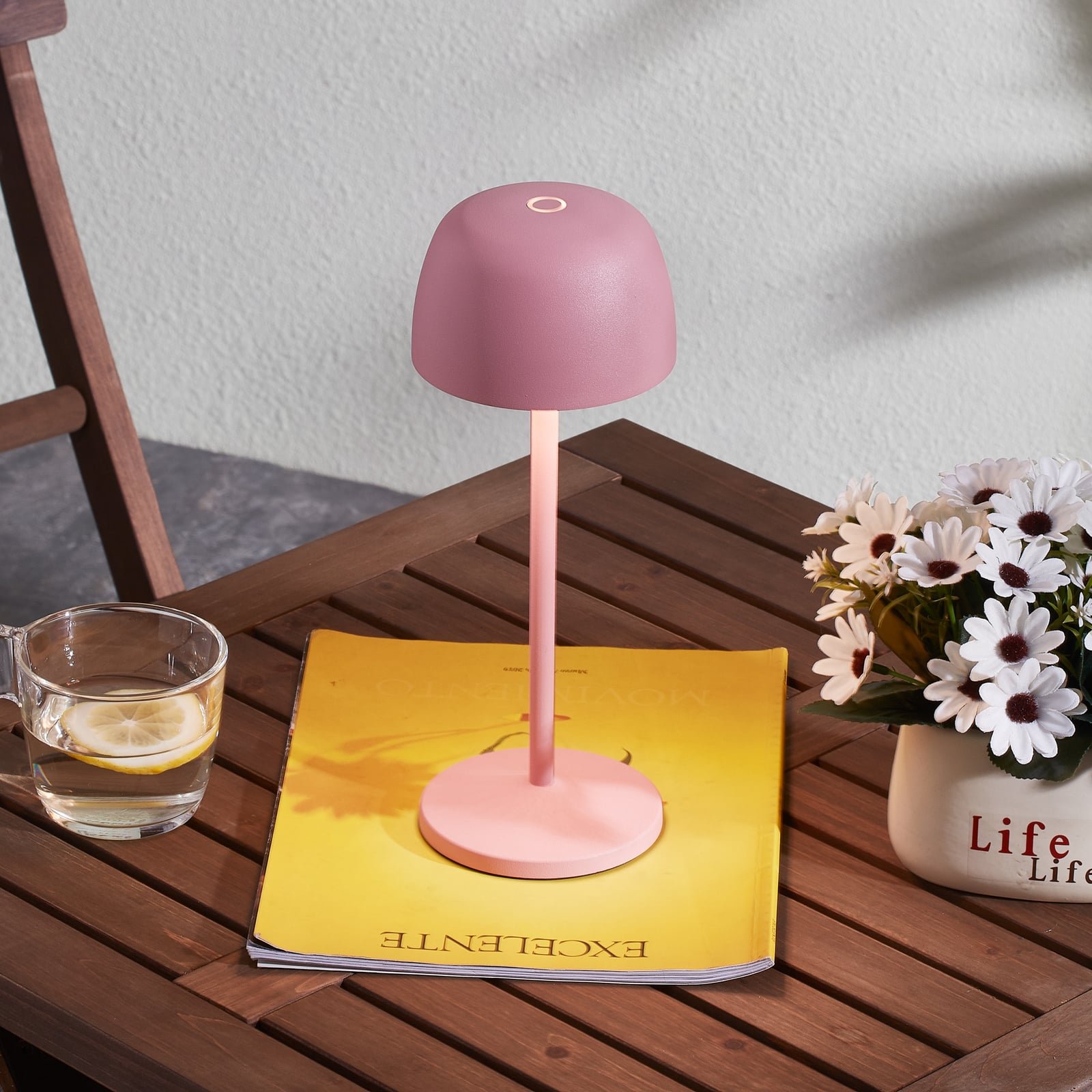 LED oppladbar bordlampe Arietty rosa dimbar IP54 forfra