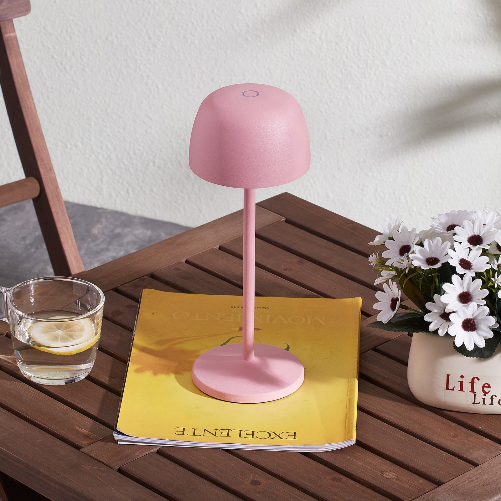 Bakside av LED oppladbar bordlampe Arietty rosa dimbar IP54