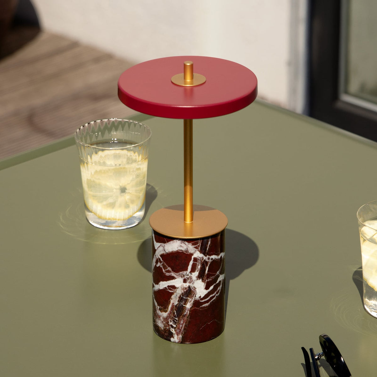LED oppladbar bordlampe Asteria Move Mini rød bakside