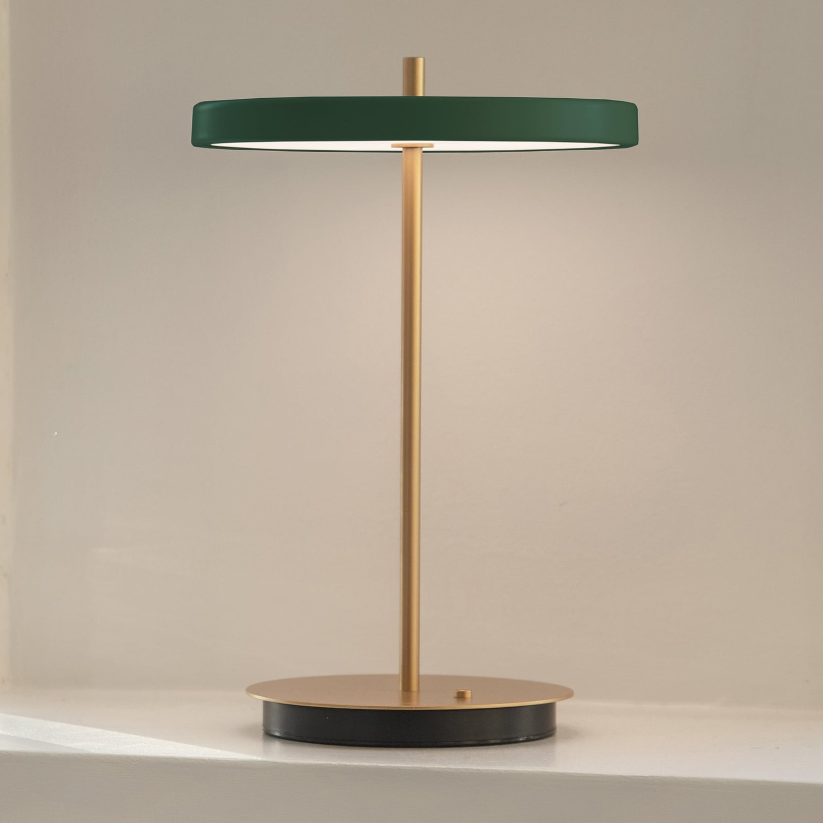 LED oppladbar bordlampe Asteria Move skoggrønn Ø20 cm forfra